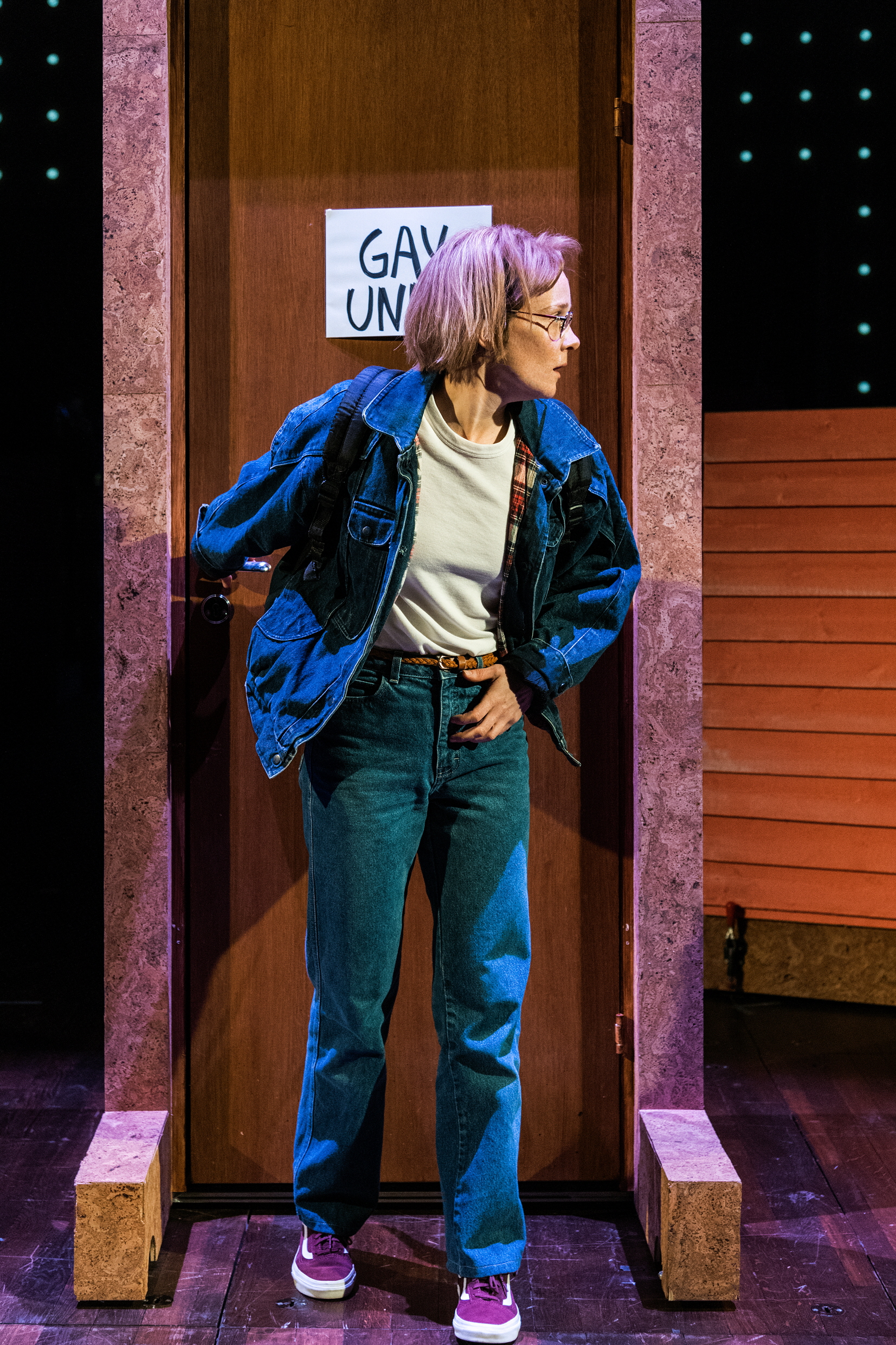 Fun home lesbiska seritecknaren alison bechdel stadsteatern stockholm 